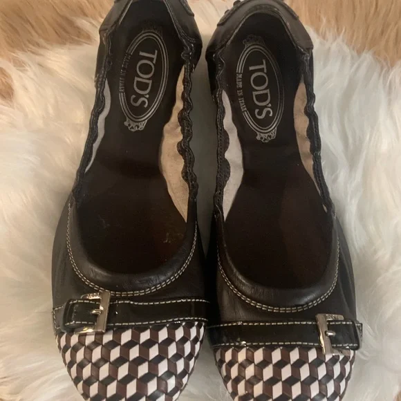 TODS LADIES BROWN FLAT SHOE. - Picture 1 of 7